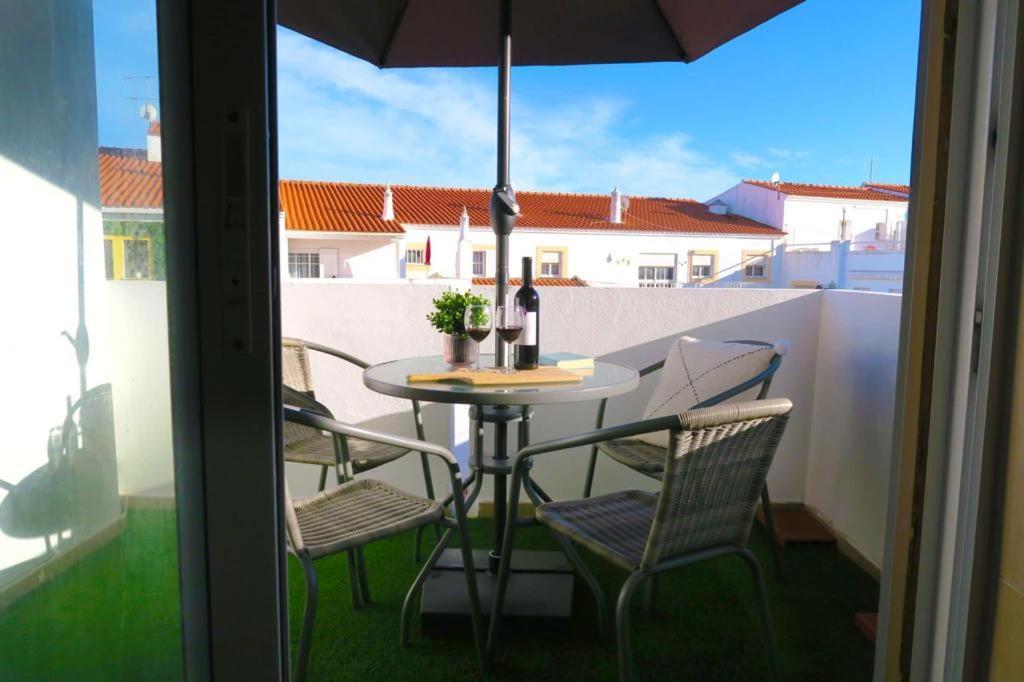 Apartment, 10 Mins Walk To Apartamento Albufeira